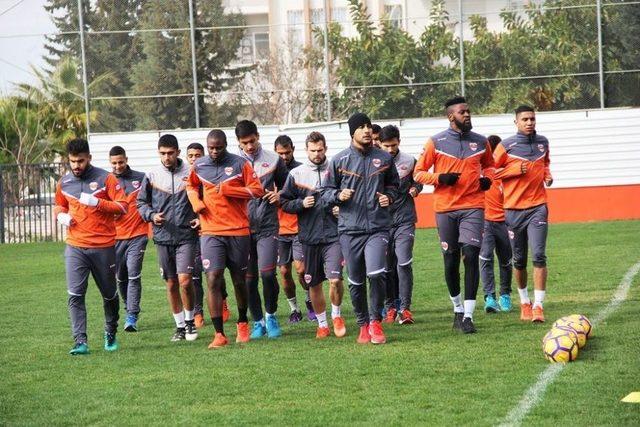 Adanaspor, Osmanlıspor Maçı Hazırlıklarına Ara Vermeden Başladı