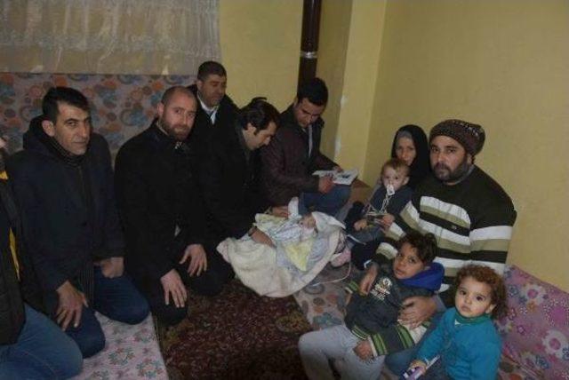 Farelerin Kemirdiği Suriyeli Aile, Eski Elbise Yakarak Isınmış (2) 1