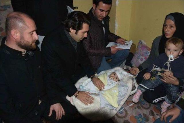 Farelerin Kemirdiği Suriyeli Aile, Eski Elbise Yakarak Isınmış (2) 2