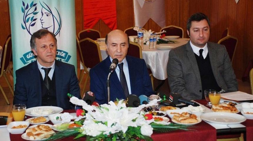 D&uuml; Rekt&ouml;r&uuml; Prof. Dr. Talip G&uuml;l&rsquo;den Siyasilere Veryansın