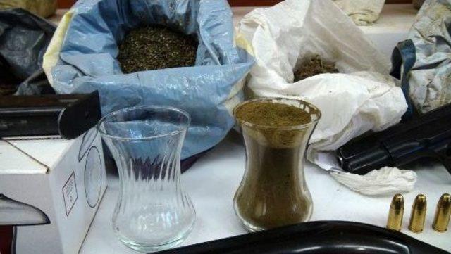 Çay Bardağında Uyuşturcu Ticaretine Polis Baskını