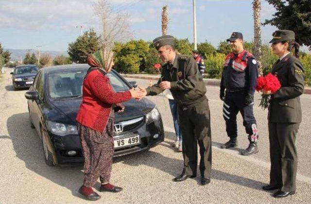 Jandarmadan, Sevgililer Günü'ne Özel Kırmızı Karanfil