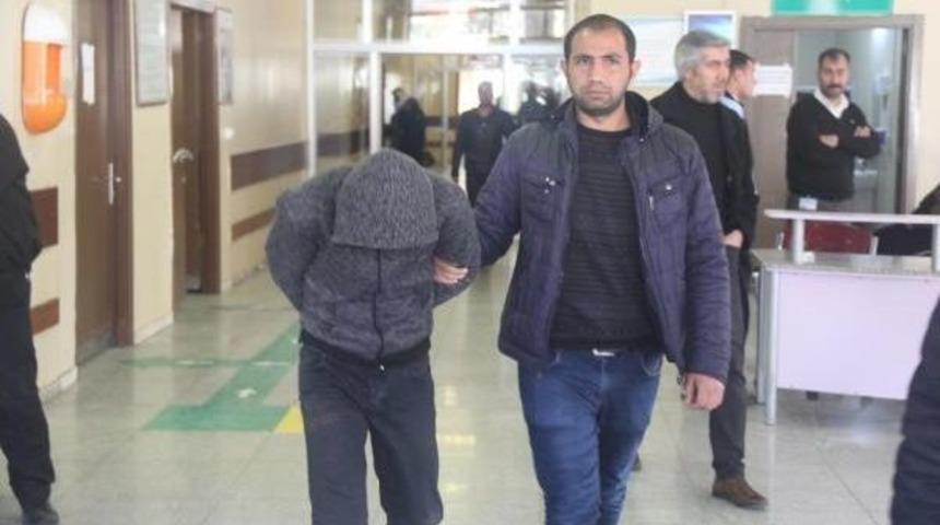 Şanlıurfa'da Marketten Hırsızlığa 2 G&ouml;zaltı