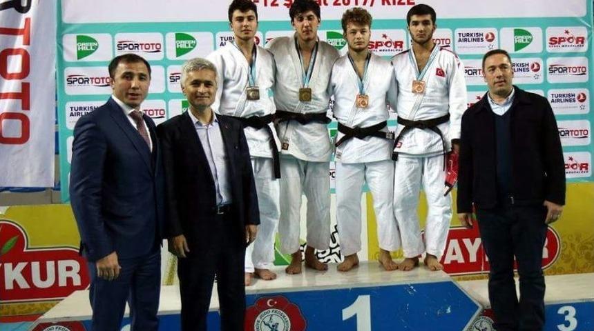 Kağıtsporlu Judocular, Rize&rsquo;den Mutlu D&ouml;nd&uuml;