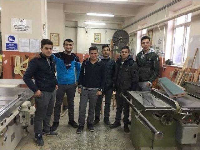 Çocuklar Istedi, Öğrenciler Köpek Ve 3 Yavrusuna Kulübe Yaptı 3