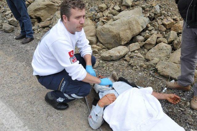 K&uuml;&ccedil;&uuml;kkuyu&rsquo;da Trafik Kazası: 5 Yaralı 1