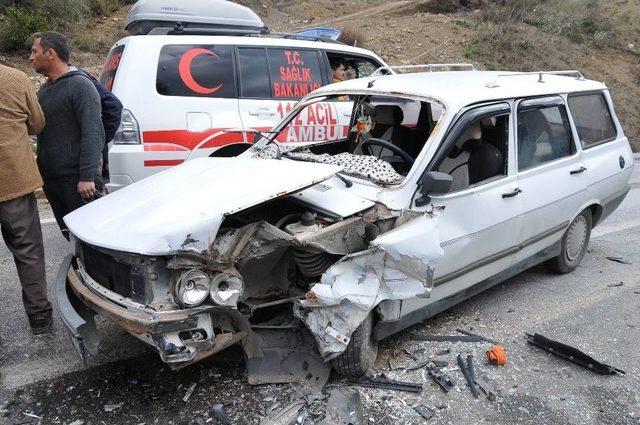 K&uuml;&ccedil;&uuml;kkuyu&rsquo;da Trafik Kazası: 5 Yaralı 2