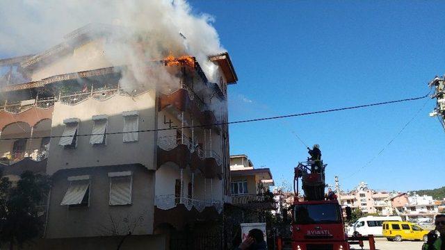 Komşularının Uyarısıyla Ölümden Döndüler