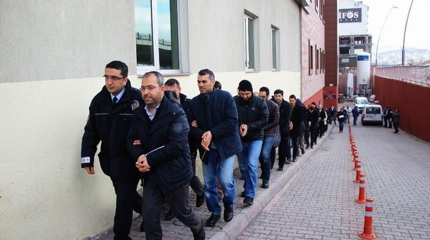 Kayseri&rsquo;de Fet&ouml; Operasyonunda G&ouml;zaltına Alınan 14 Akademisyen Adliyeye Sevk Edildi