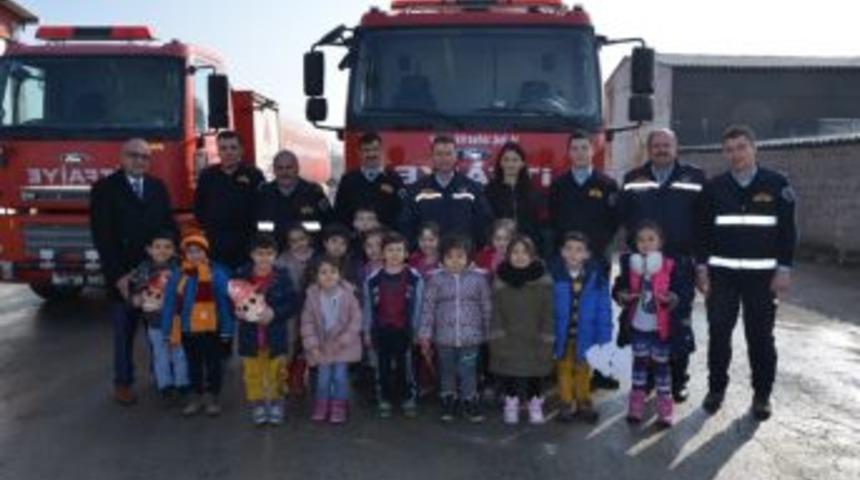 Anaokulu &Ouml;ğrencileri İtfaiye Birimini Ziyaret Etti