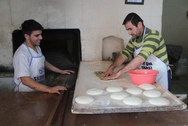 Oğlunun 'hakan Şükür' Olan Adını Değiştiriyor