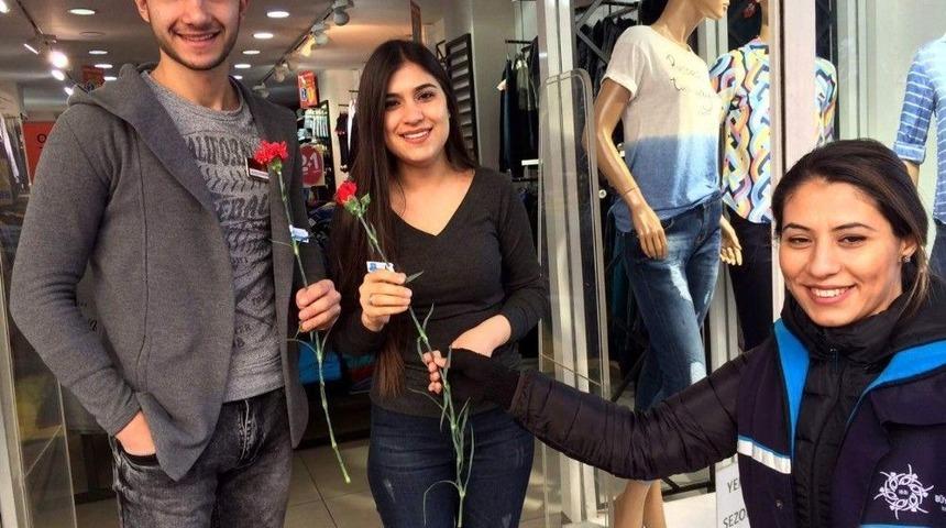 B&uuml;y&uuml;kşehir Sevgililer G&uuml;n&uuml;&rsquo;nde Karanfil Dağıttı