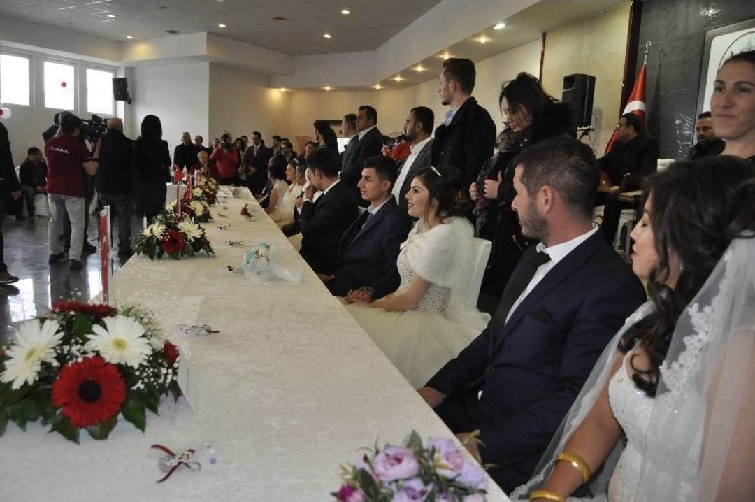 14 Şubatta D&uuml;nya Evine Girdiler