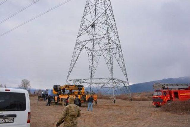 Kayıp Olarak Aranırken Elektrik Direğinde Ölü Bulundu