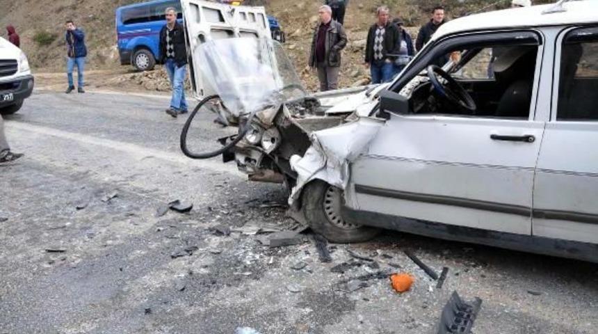 Ayvacık'ta Iki Otomobil &Ccedil;arpıştı: 5 Yaralı