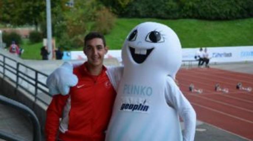 Denizlili Alperen Y&uuml;ksek Atlamada Yine U&ccedil;tu