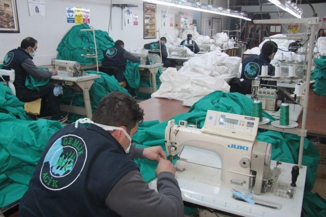 Hem Cezalarını &Ccedil;ekiyorlar, Hem De Para Kazanıyorlar