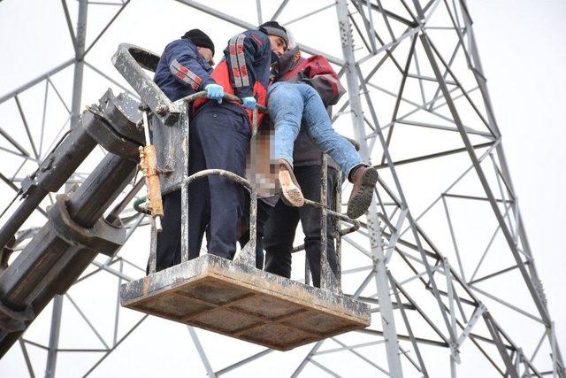 Kayıp Adamın Cesedi Elektrik Direğinde Bulundu