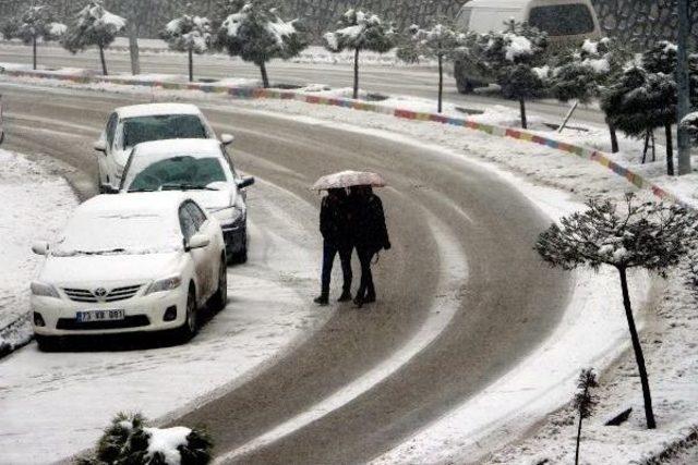 Şırnak'ta Kar Esareti: 2 Il Ile Bağlantı Yolu Kapandı