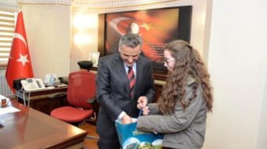 &ldquo;15 Temmuz Demokrasi Zaferi&rdquo; Yarışması Birincisine &Ouml;d&uuml;l