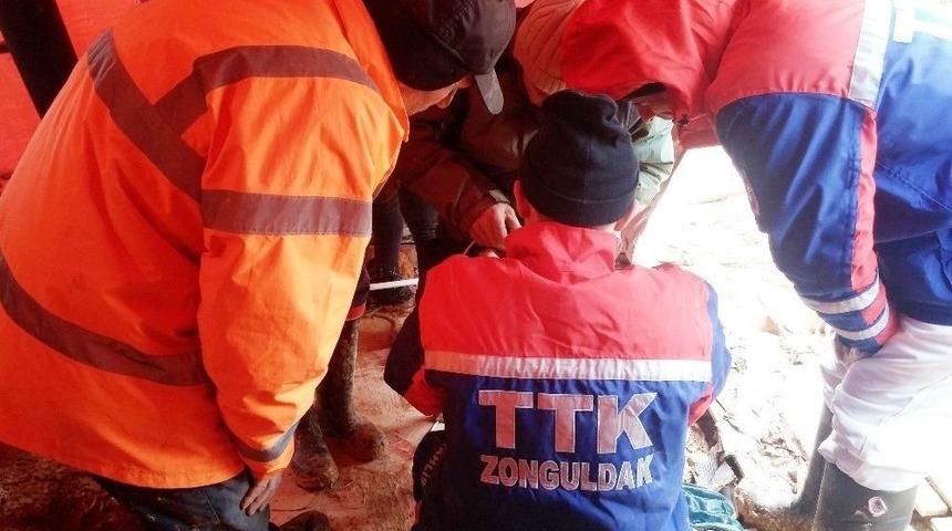 Kurtarma &Ccedil;alışmaları Devam Eden Yavru K&ouml;peğe "kuyu" İsmi Verildi