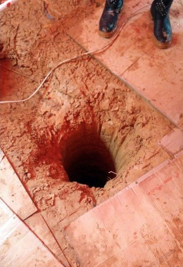 Kurtarma &Ccedil;alışmaları Devam Eden Yavru K&ouml;peğe "kuyu" İsmi Verildi 2