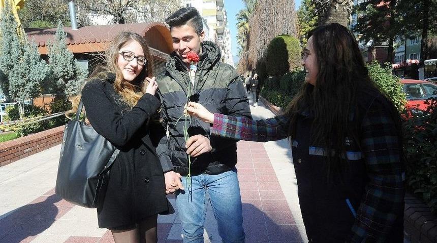 Başkan &Ccedil;er&ccedil;ioğlu Sevgilileri Unutmadı