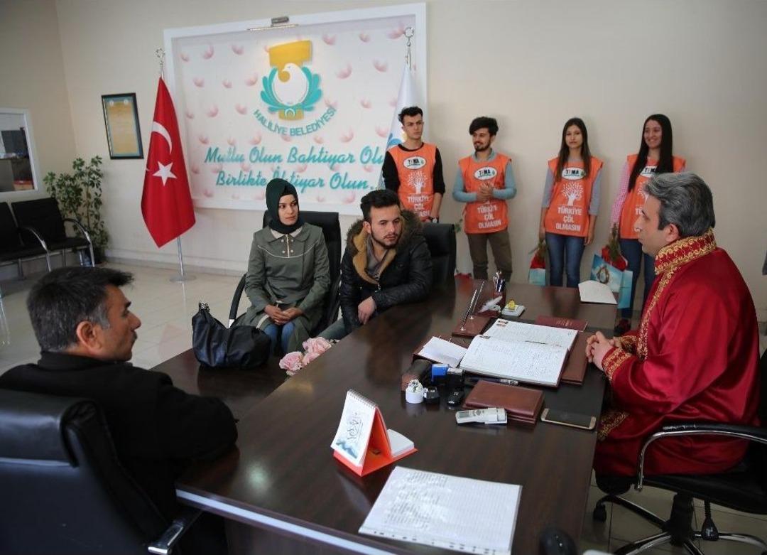 28 &Ccedil;ift Sevgililer G&uuml;n&uuml;nde Nikah Kıydı