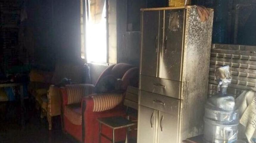 Ayvalık&rsquo;ta Depoda &Ccedil;ıkan Yangın Korkuttu