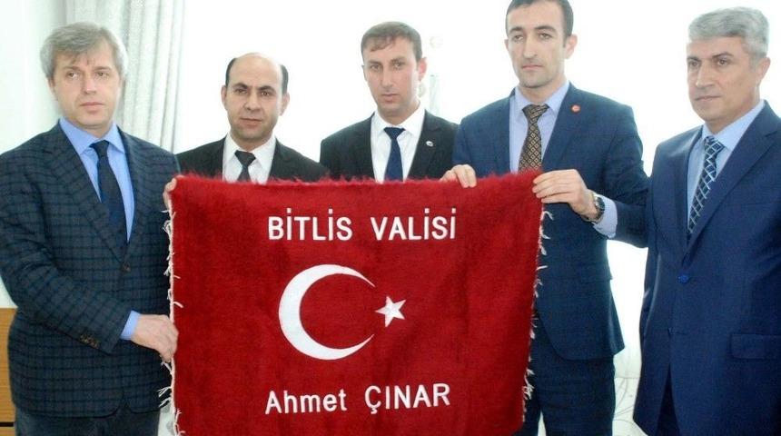 Bitlis Valisi &Ccedil;ınar Şehit Ve Gazi Aileleri İle Bir Araya Geldi