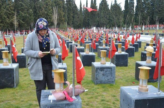 Onlar Sevgilerini Toprağın İçine Gömdüler