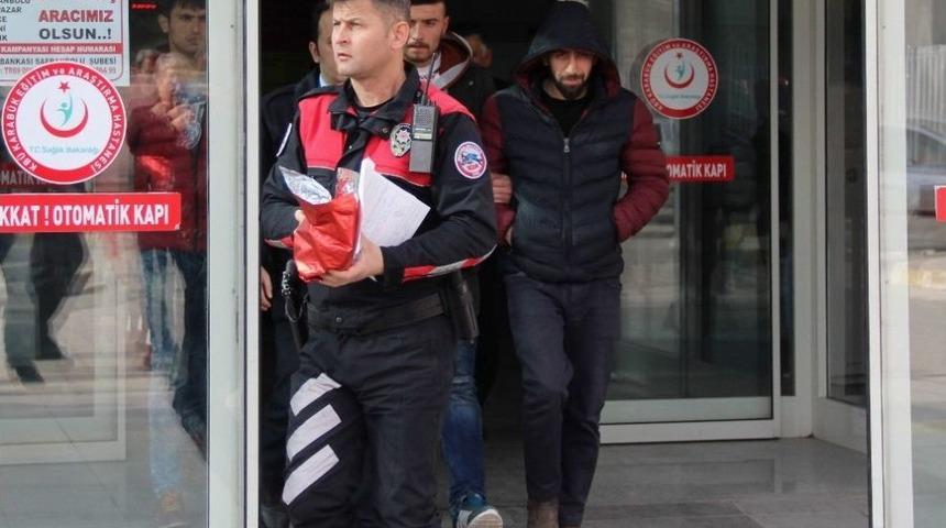 Sevgilisinin S&ouml;zlendiğini Duyunca Hastanenin &Ccedil;atısına &Ccedil;ıktı