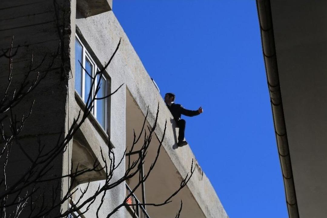 Milaslı Gen&ccedil; Son Anda &Ouml;l&uuml;m&uuml;n Kıyısından Alındı