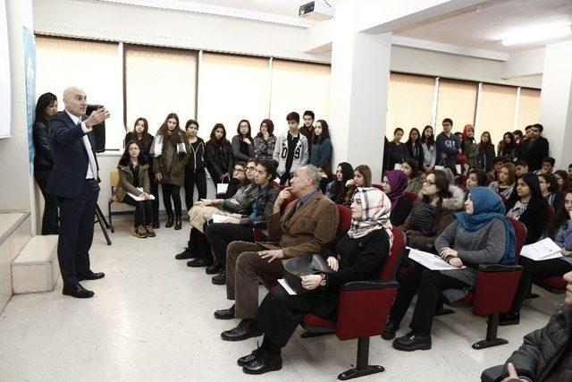 Rektör Yılmaz’dan Öğrencilere Kariyer Planlama Konulu Seminer