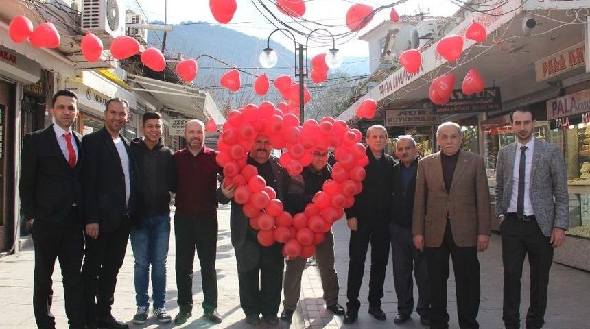 Şemsiyeli Sokağa Rakip Sevgi Sokağı