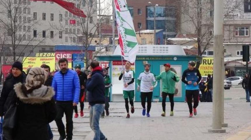 Bursasporlu Taraftarlar Sevgililer G&uuml;n&uuml;'nde Bursapor I&ccedil;in Koştu