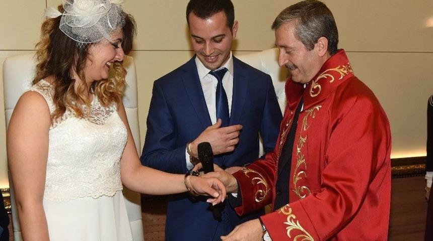 (&ouml;zel Haber) Sevgililer G&uuml;n&uuml;&rsquo;nde Evlenen Ter&ouml;rle M&uuml;cadele Polislerine Kelep&ccedil;e