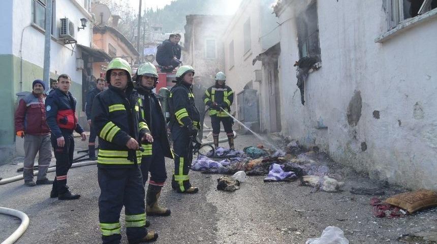 &Ccedil;akmakla Oynayan 3 Yaşındaki &Ccedil;ocuk Yangın &Ccedil;ıkardı