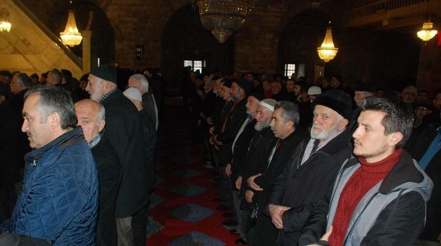 Osmanlı Hanedan &Uuml;yesi B&uuml;lent Osman İ&ccedil;in Gıyabi Cenaze Namazı Kılındı