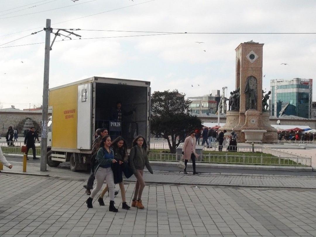 Taksim&rsquo;de &ldquo;14-15 Şubat Emniyet Tedbirleri&rdquo; &Ouml;nlemleri