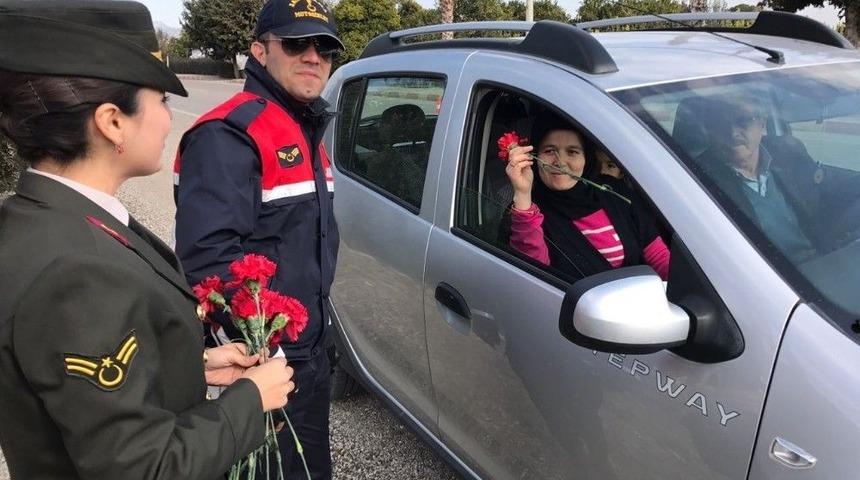 Jandarmadan S&uuml;r&uuml;c&uuml;lere Karanfil