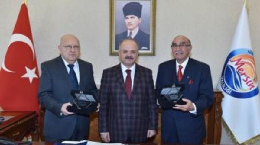 Vali &Ccedil;akacak, Emekli M&uuml;lki İdare Amirlerine Hizmet Anısı Ve Belgesi Takdim Etti