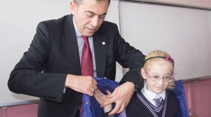 Ter&ouml;r Saldırısına Uğrayan Okula Yardım