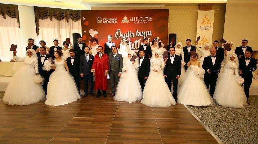 Ke&ccedil;i&ouml;ren Belediye Başkanı Ak 14 Şubat&rsquo;ta 14 &Ccedil;ifti Evlendirdi