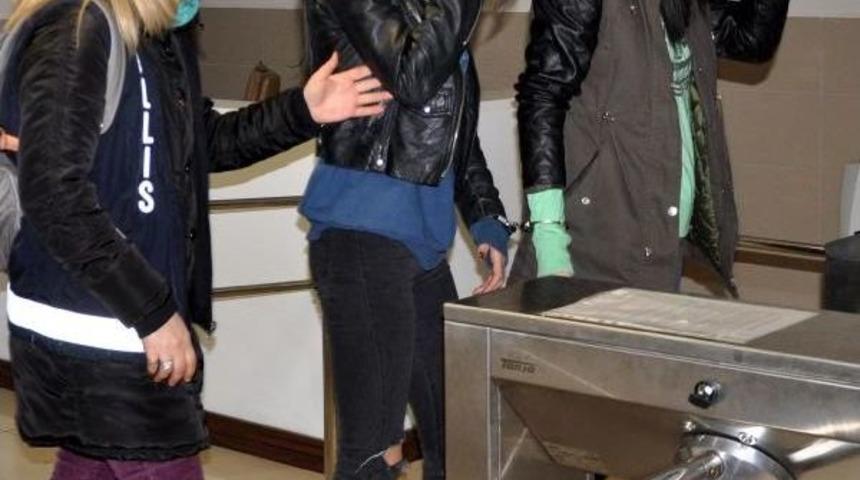 Kt&uuml;&rsquo;L&uuml; &Ouml;ğrenciler 2 Kadın Iş&ccedil;iyi Darp Etti, G&ouml;r&uuml;nt&uuml;leri Sosyal Medyadan Paylaştı (2)