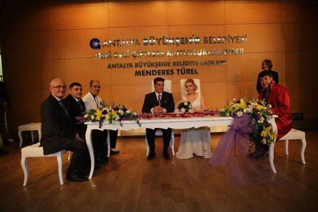 Başkan Türel, Yeni Hizmet Binası’ndaki İlk Nikahını 14 Şubat’ta Kıydı
