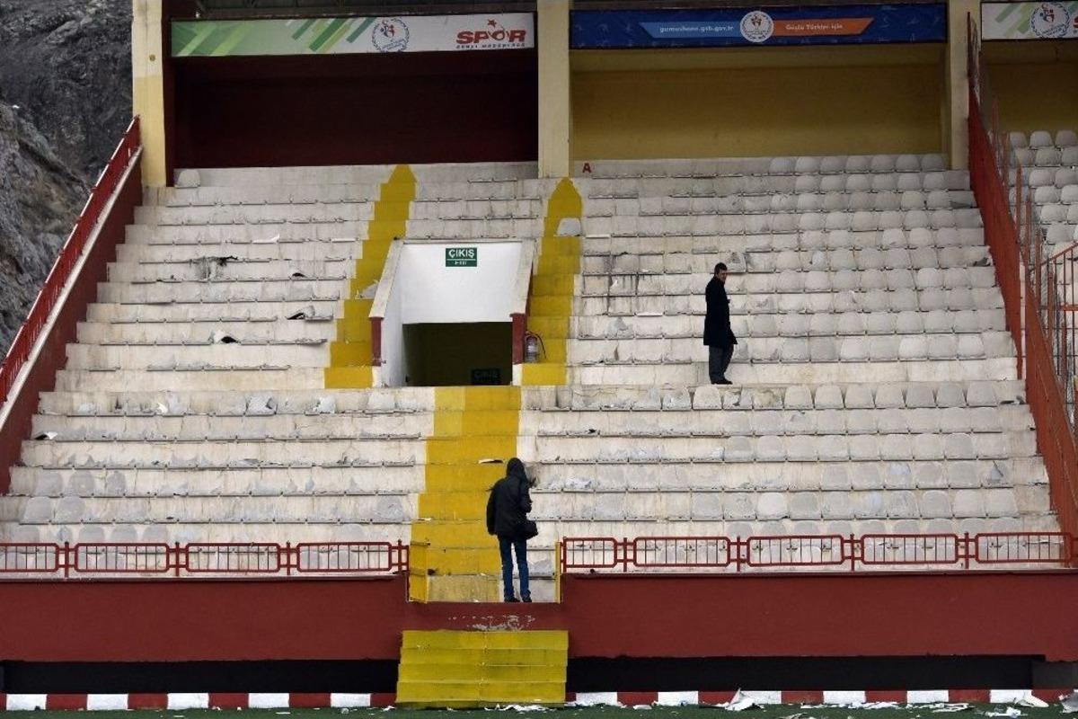 G&uuml;m&uuml;şhane Valisi Okay Memiş: