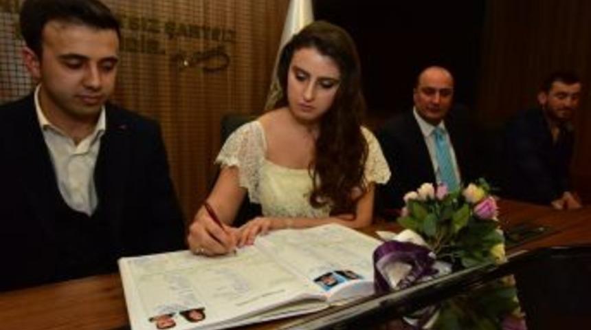 14 Şubat&rsquo;ta 14 Nikah