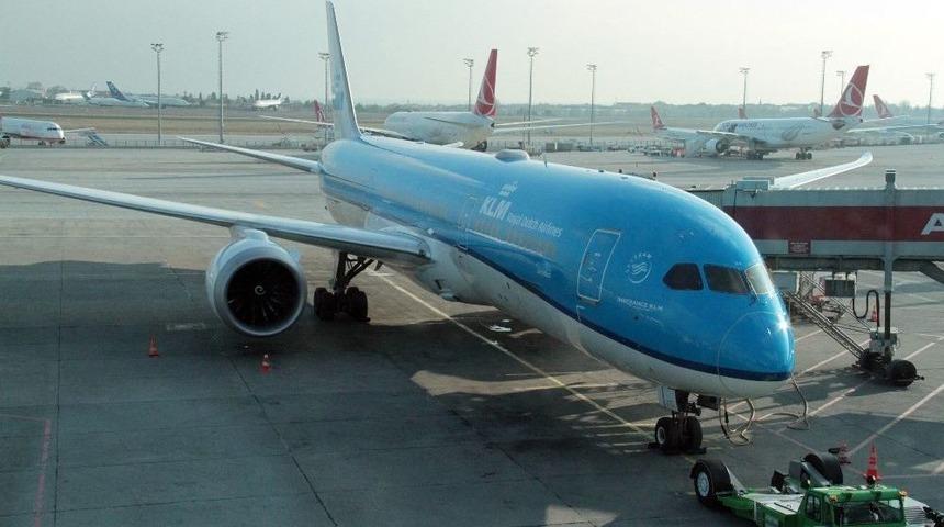 Yolcu Kalp Krizi Ge&ccedil;irdi, U&ccedil;ak İstanbul&rsquo;a Acil İndi