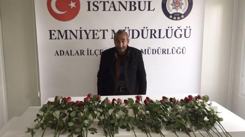 (&ouml;zel Haber) Sevgililer G&uuml;n&uuml;&rsquo;nde G&uuml;l &Ccedil;aldı, Polise Yakalandı